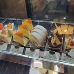 お菓子とくつろぎとこむぎさん - ショーケース