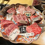 肉の変態集団 疾風ホルモン 久茂地本店 - 赤身盛り合わせ