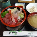 魚玉 - 海鮮丼：７００円