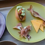 MERCURE HOTELS&RESORTS - ソーセージドッグ、カリカリベーコン、チーズ、生ハム