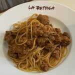 ラ・ベットラ・ダ・オチアイ - 仔羊とカラブリア産唐辛子のラグーソーススパゲティ