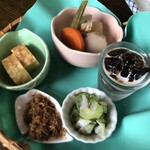 華山 - 5種類のセット_煮物、だし巻き、ふりかけ、酢の物、コーヒーゼリー