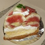 パティスリーナチュール  - 淡白な味のイチジクがたっぷりトッピングされた「タルトフィグ(\473)」。