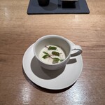 SCALAE - ・生の蕪を削りかけて
      ・レッドソレル
      ・カリフラワーのポタージュ（少しラベンダーを香らせて）
      ・カリフラワーのピクルス