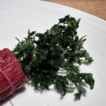 SCALAE - ・アマランサス
      ・金時人参のロースト（人参の葉を揚げて）
      ・人参のソース（ラクレットチーズ入り）
      ・間引いた金時人参のピクルス風