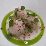 SCALAE - ・鮪のボッタルガを削りかけて
      ・アニス
      ・聖護院蕪の千枚漬けでラビオリ風に
      　　中には塩麹でマリネした帆立のミンチ
      ・聖護院蕪のピューレ
      ・蕪の葉とディルのオイル