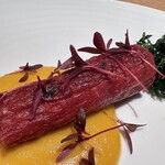 SCALAE - ・アマランサス
      ・金時人参のロースト（人参の葉を揚げて）
      ・人参のソース（ラクレットチーズ入り）
      ・間引いた金時人参のピクルス風