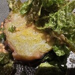 SCALAE - ・白菜の葉を揚げて（クミンで香りづけ）
      ・白菜のテリーヌ
      ・タスマニアマスタード（少し鶏のお出汁を加えて）
      ・発酵させた生クリーム