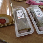 シャトレーゼ - 料理写真:旬ロールあまおう と 桜餅