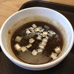 めん処 きよ洲 - 鯖節香る佐助豚と香味油、バルサミコ酢と複数の醤油ダレが旨い！