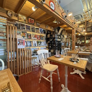 インテリアブックワームカフェ_2