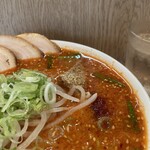 信長ラーメン - これが供食された時の角煮。スープの中に潜むパワフル野郎