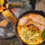 ガリトマベーコンの鉄鍋パスタ