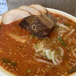 信長ラーメン - 厚さ3センチ以上の角煮