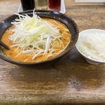 くるまやラーメン - 料理写真:担々麺と無料ライス