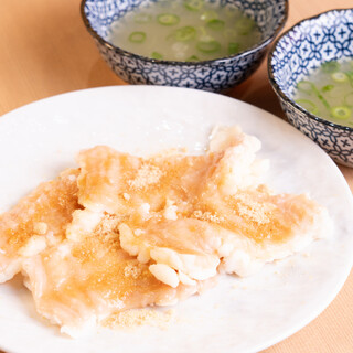 さっぱり味わえる「トロてっちゃん」洗い出汁と「上ミノ」塩◎