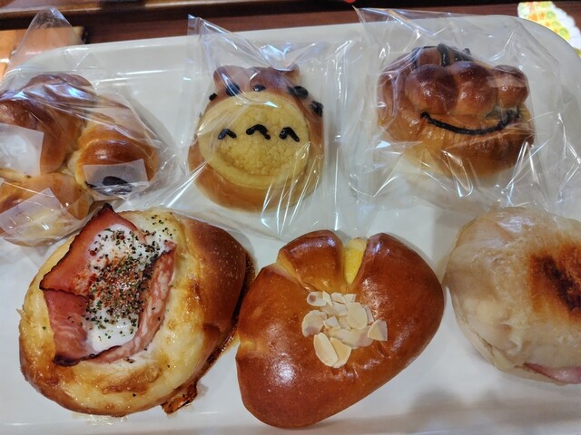 シベールパン工房 寒河江店｜手作りパンとカフェが楽しめる地元の人気店