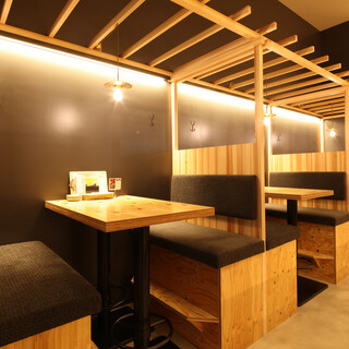 ４名かけのBOX席