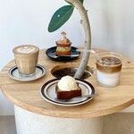 Epitome - 料理写真:ラテ、ヴィクトリアケーキ、ピスタチオアーモンドケーキ