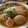 麺伝 とも - ワンタン麺に煮卵トッピング　やばいでしょ笑