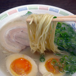 ふくの家 - 中細ストレート麺です
