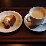 コージーカフェ - オプションメニューのコーヒーとミニシフォンケーキ（プラス¥200）