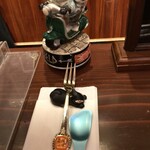 アメ横ダンケ - ケーキ用のフォークと、アイス用のスプーン