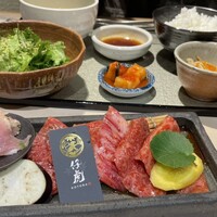 牛刺しと焼肉 仔虎 クリスロード店 - 