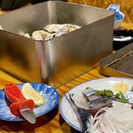 海鮮炉端 釧路っ子 - カキのガンガン焼き、サンマ刺し