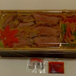 黒毛家 - 牛カツ弁当 (税込)1,620円 ※岩塩と専用のタレが付いています (2024.10.10)
