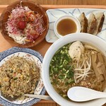 みぃたんラーメン - 満腹定食(みぃたんラーメン)
ラーメン選べます。
みぃたんラーメン、ふぅくんラーメン、あんかけラーメンです。