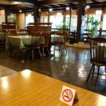 岩代家敷大王 - とにかく広い店内。