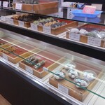 十勝あんこのサザエ - 料理写真:ショーケースの様子。