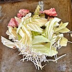 亀八食堂 - ♦︎隠れてるけど、味噌ﾀﾞﾚもたっぷり