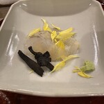 江戸前芝浜 - おさすむ。まずは何もつけず、そして煎り酒、おしたじで。自らの舌のはたらき方、感受性の膨らみ方が面白い。