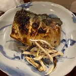 江戸前芝浜 - 関鯖塩焼き。手前はまつたけ。