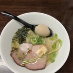 麺屋 エイト - 塩ラーメン　920円　　味玉トッピング　120円