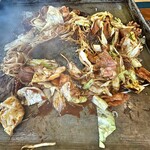 亀八食堂 - ♦︎うどん「どいて、どいて〜！道（鉄板）開けて〜」笑