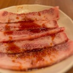 焼肉 ○八 - カルビ　¥980