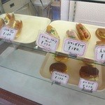 不二屋ベーカリー - 販売ケース