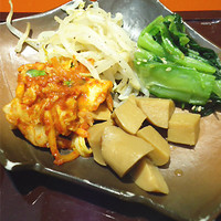 焼肉 天 がむしゃら - キムチとナムル。