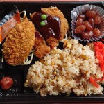 花むら - 料理写真:令和6年10月 営業時間(10:00～売切御免)
本日の日替わり 税込580円
とんかつコンボ、水曜日はチャーハンサービスデイ