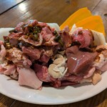 ホルモン焼き 夏冬 渋谷宇田川町店 - ホルモン「中盛り」。これで４００グラム