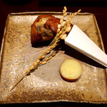 おみ乃 - 黒舞茸と花びら茸を詰めた手羽先 + 丸十の蜜煮 + 稲穂
