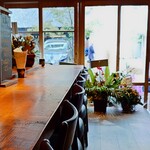 食堂わた - 花園通りの角地、路面店です。