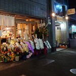 食堂わた - 夜は豊富なラインアップのお酒もいただけます。