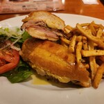 CAFE LA VIDA - ランチ キューバサンド 塩気強め スープが美味しかったので、煮込み系の方がおすすめかも。