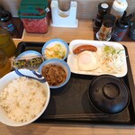 松屋 - ソーセージエッグ定食牛皿／ライス特盛