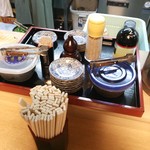 Kamaage Udon Isshin - 昆布   かつおのふりかけ？  ごま   すだち