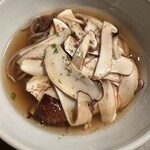 徳ㇵ本也 - 温かい松茸蕎麦